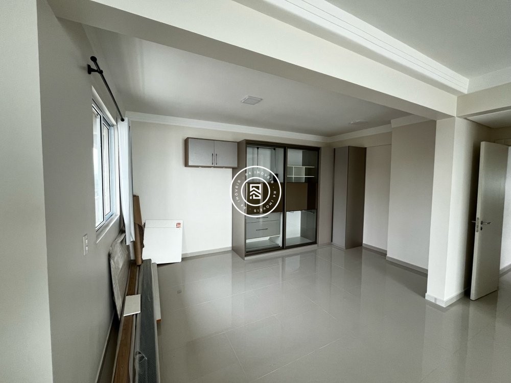 Cobertura com vista panormica do mar