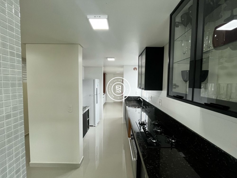 Cobertura com vista panormica do mar