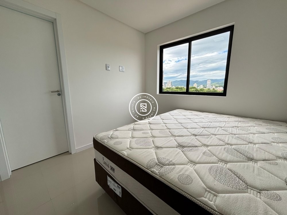 Apartamento semi-mobiliado no Perequ