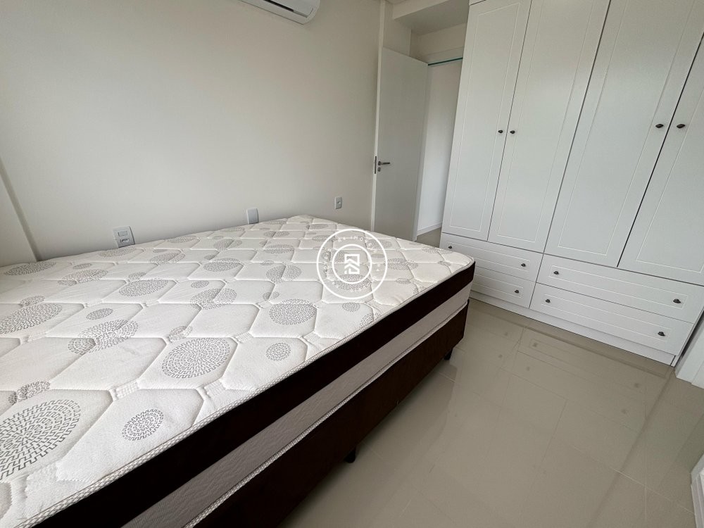 Apartamento semi-mobiliado no Perequ