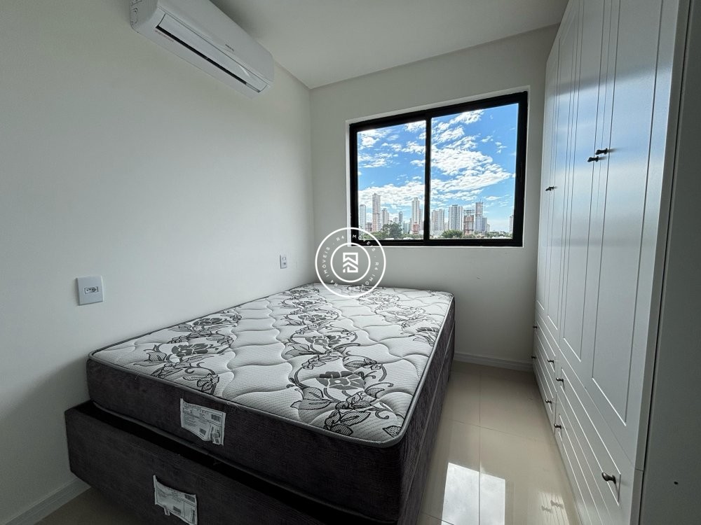 Apartamento semi-mobiliado no Perequ