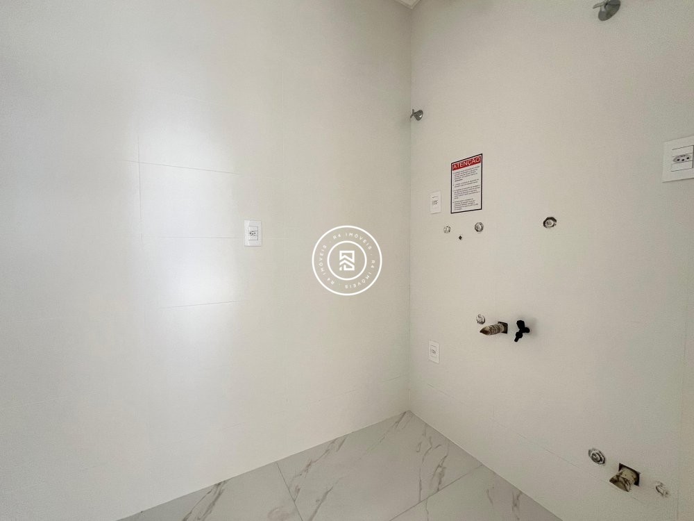 Apartamento novo no corao da Meia Praia