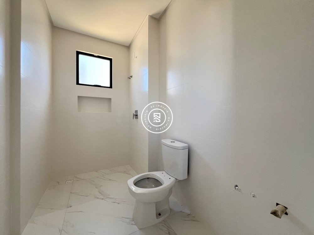 Apartamento novo no corao da Meia Praia