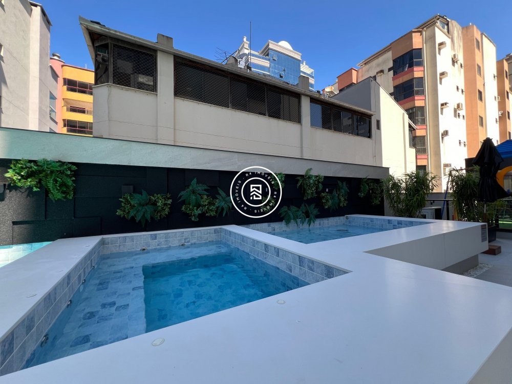Apartamento novo no corao da Meia Praia