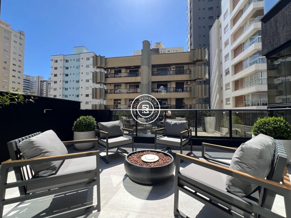 Apartamento novo no corao da Meia Praia