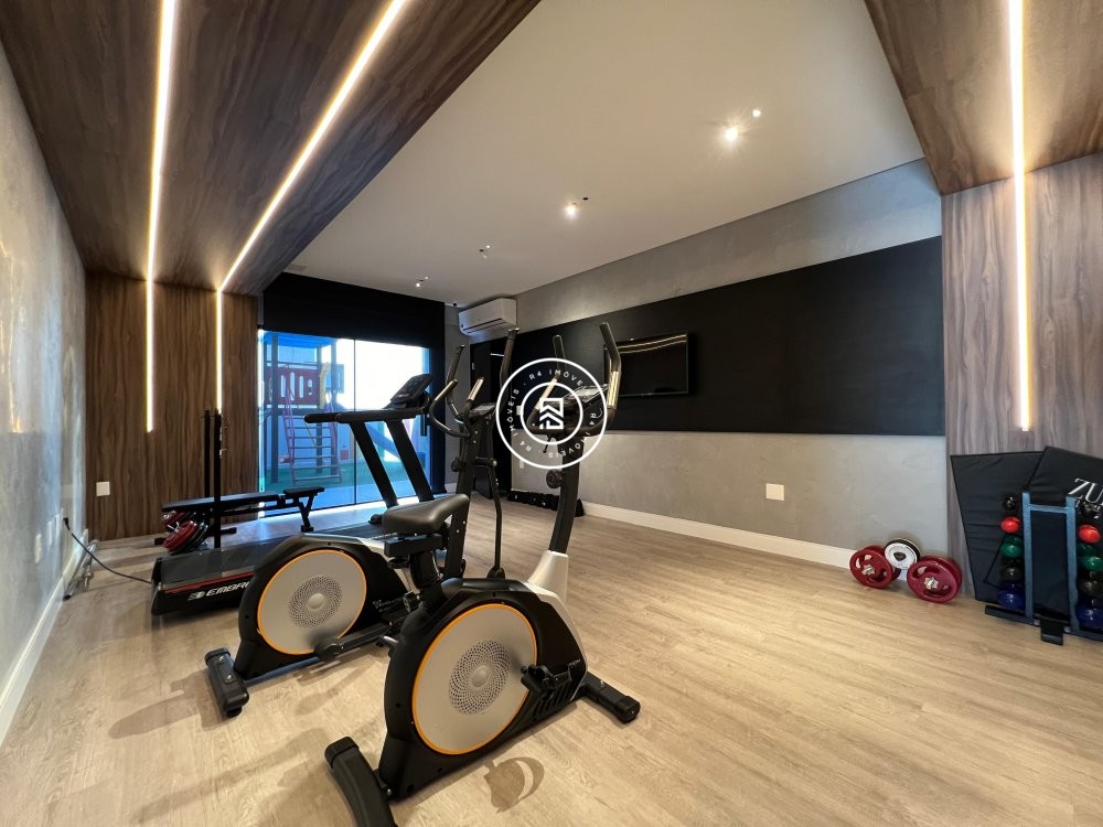 Apartamento novo no corao da Meia Praia