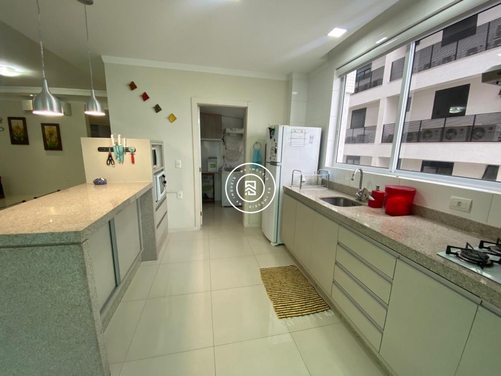 Apto Quadra Mar Centro de Itapema 3 Suites