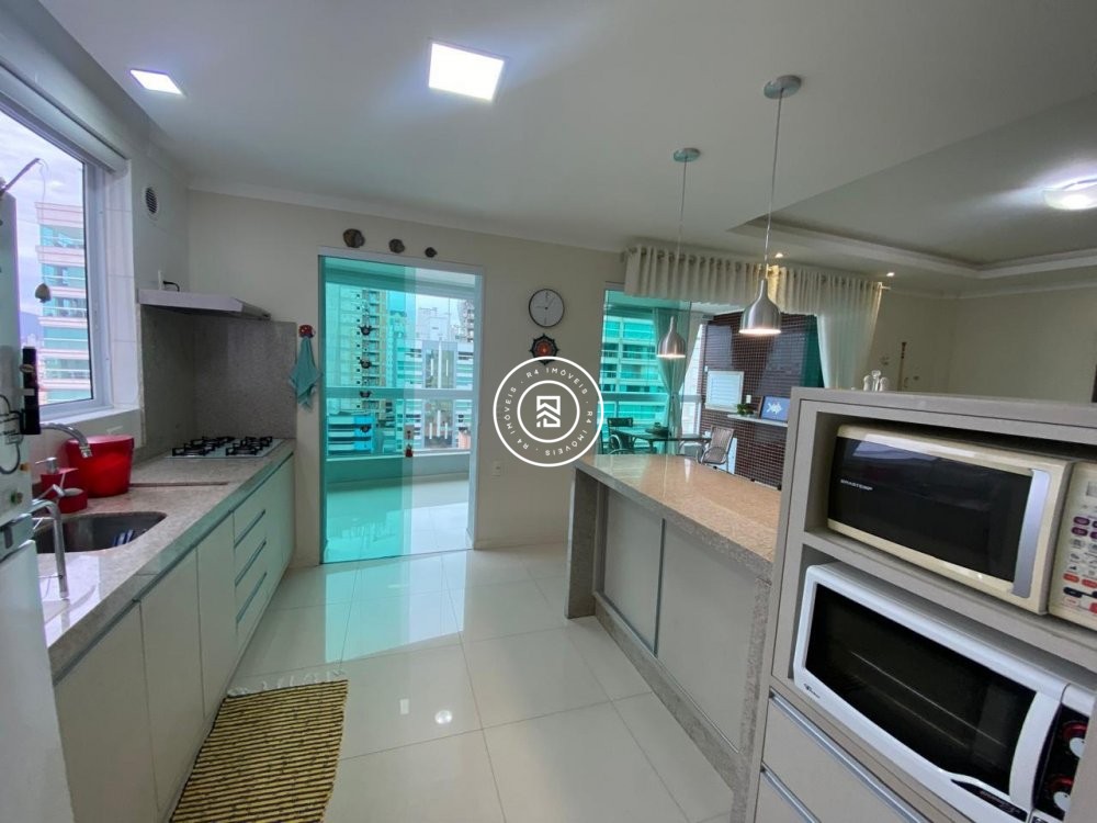 Apto Quadra Mar Centro de Itapema 3 Suites