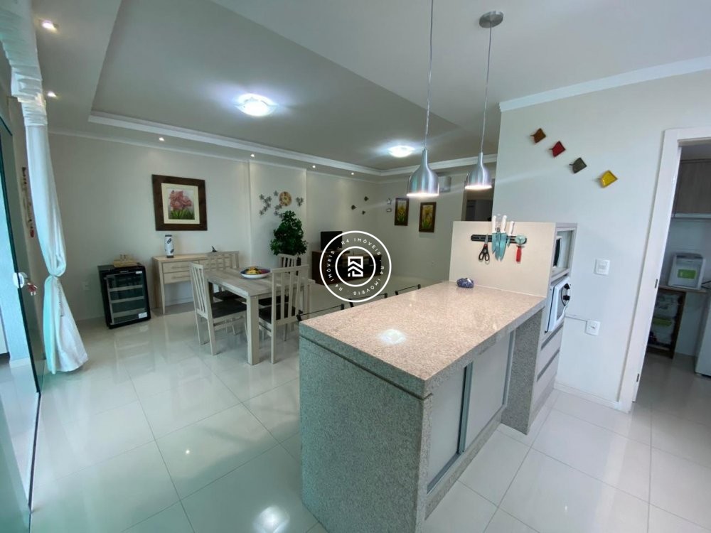 Apto Quadra Mar Centro de Itapema 3 Suites