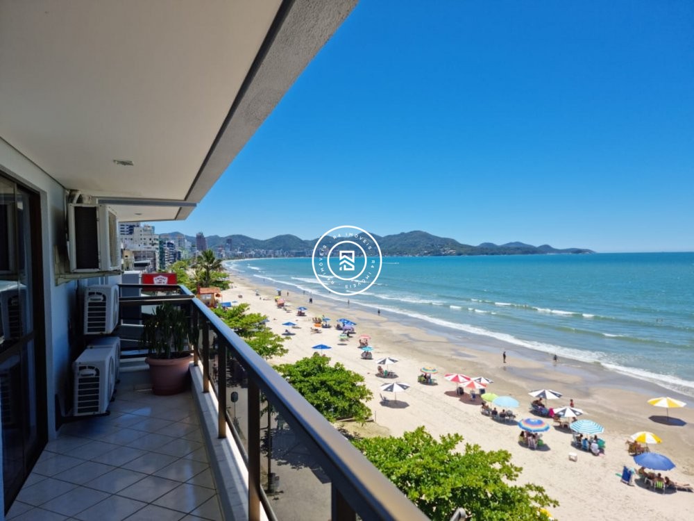 Apartamento Frente Mar, Meia Praia, 04 Dormitrios
