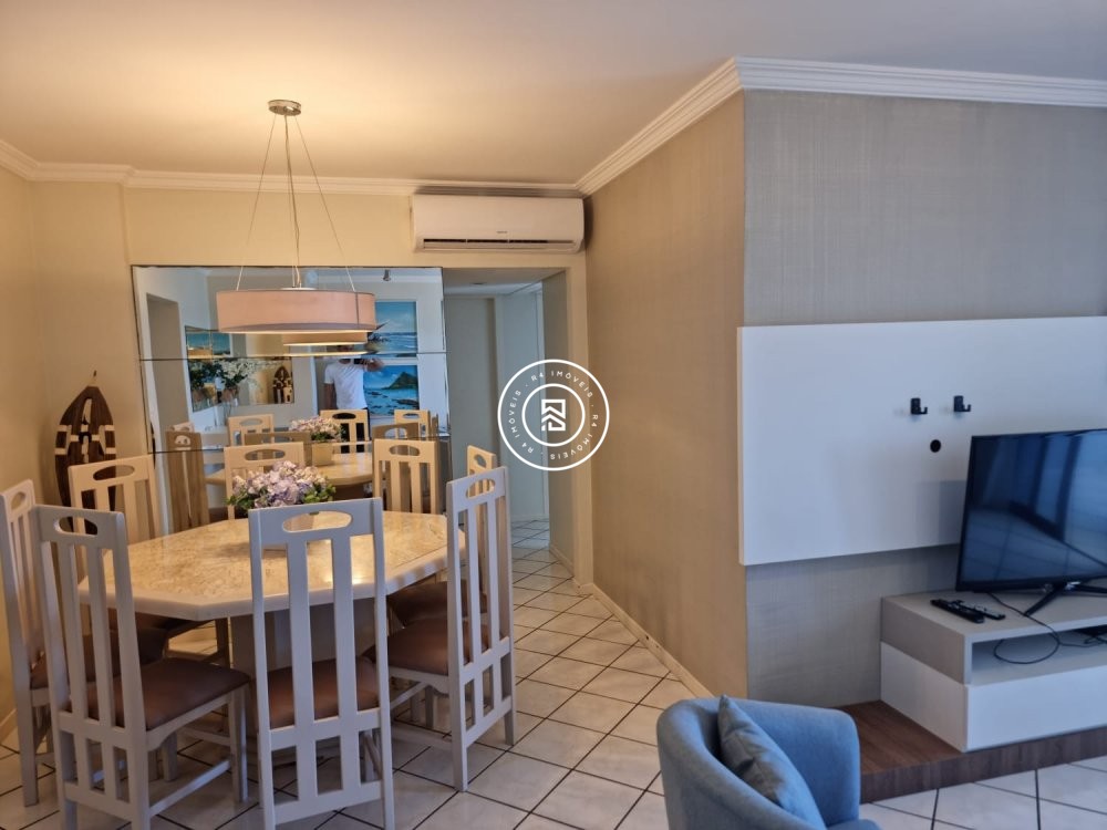 Apartamento Frente Mar, Meia Praia, 04 Dormitrios