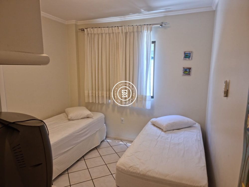 Apartamento Frente Mar, Meia Praia, 04 Dormitrios
