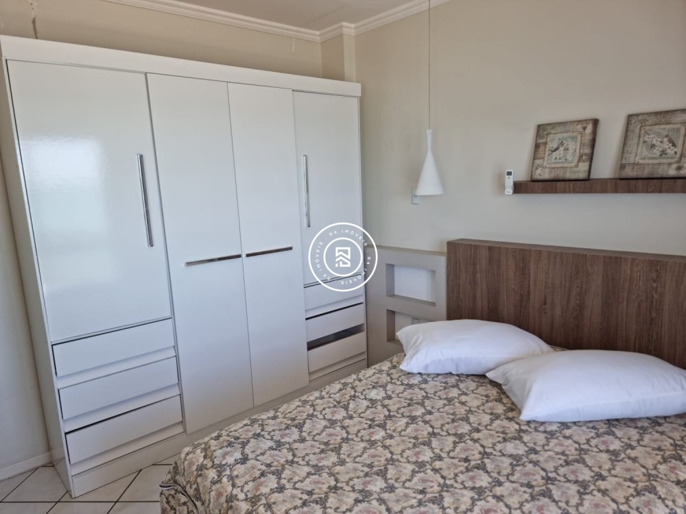 Apartamento Frente Mar, Meia Praia, 04 Dormitrios