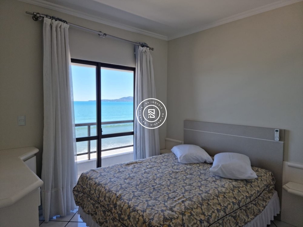 Apartamento Frente Mar, Meia Praia, 04 Dormitrios