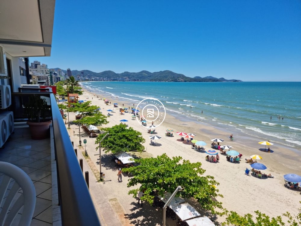 Apartamento Frente Mar, Meia Praia, 04 Dormitrios