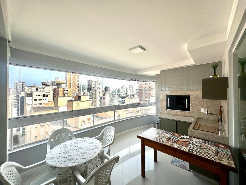 Cobertura Em Meia Praia com 03 Suites