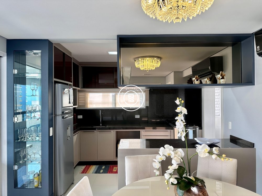 Cobertura Em Meia Praia com 03 Suites