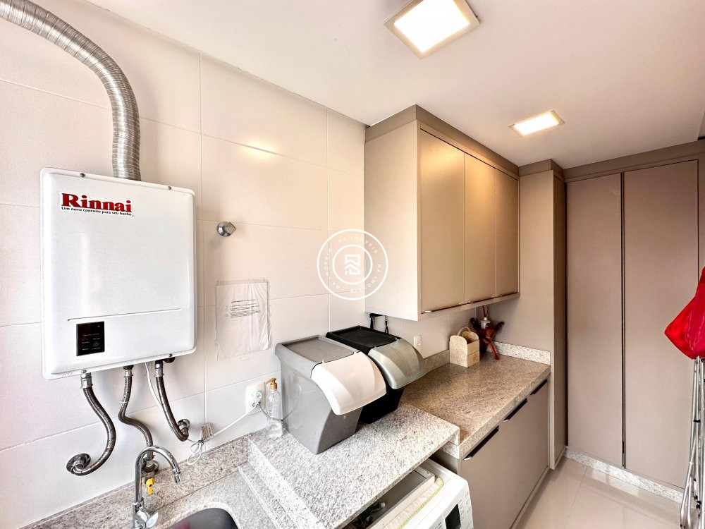 Cobertura Em Meia Praia com 03 Suites