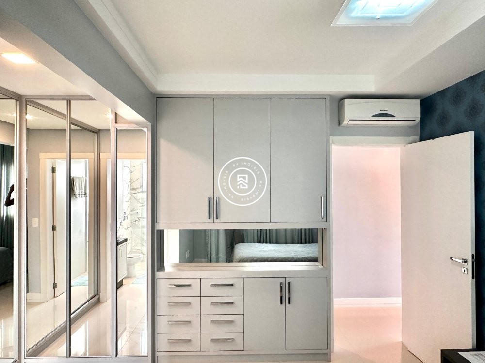 Cobertura Em Meia Praia com 03 Suites