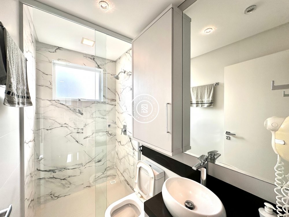 Cobertura Em Meia Praia com 03 Suites