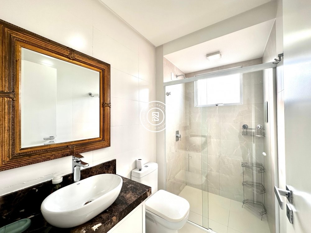 Cobertura Em Meia Praia com 03 Suites