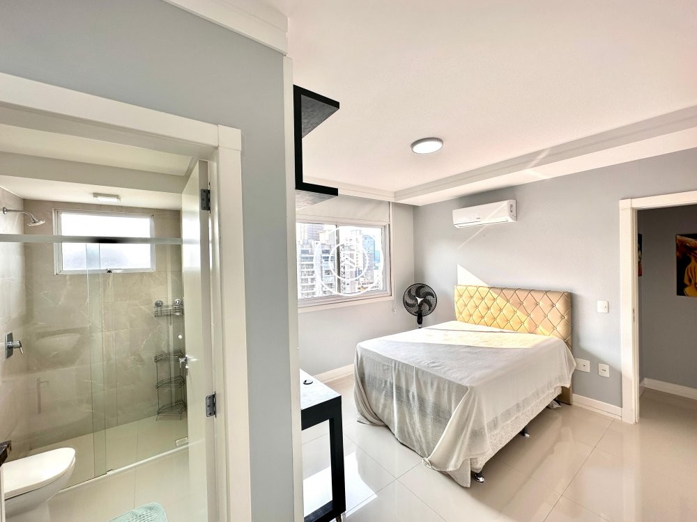 Cobertura Em Meia Praia com 03 Suites