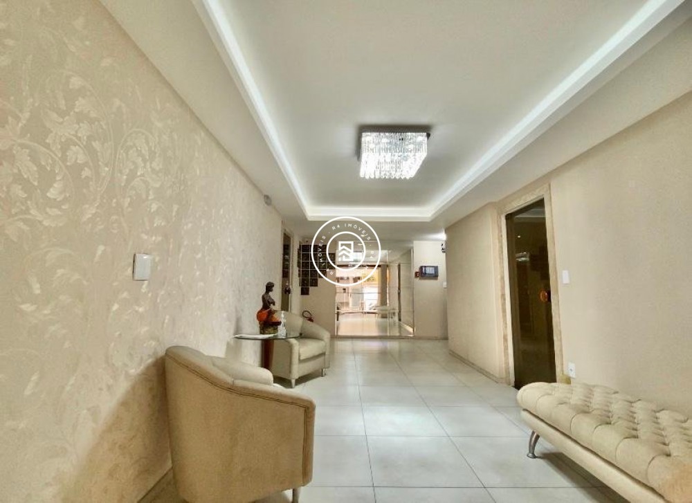 Cobertura em Meia Praia, 04 quartos