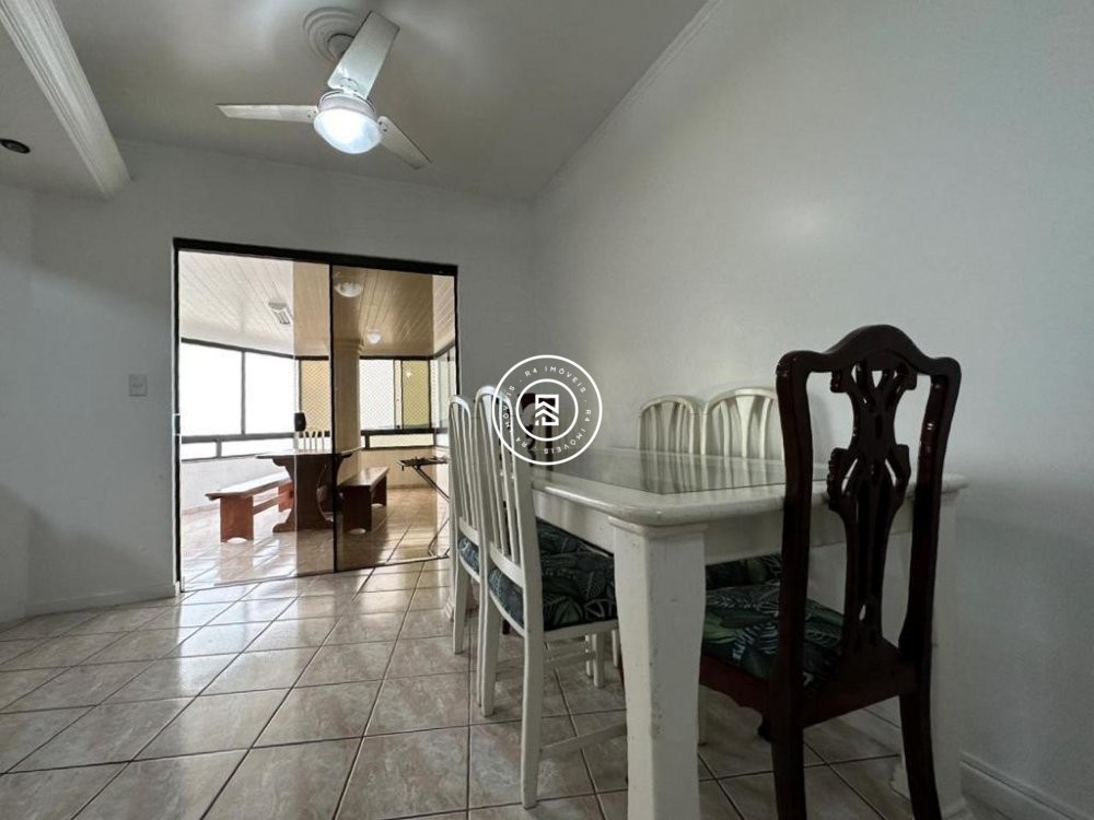 Cobertura em Meia Praia, 04 quartos