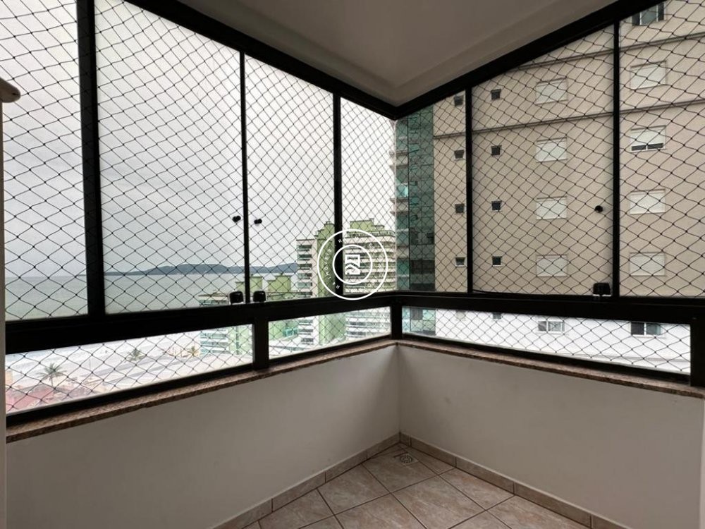 Cobertura em Meia Praia, 04 quartos