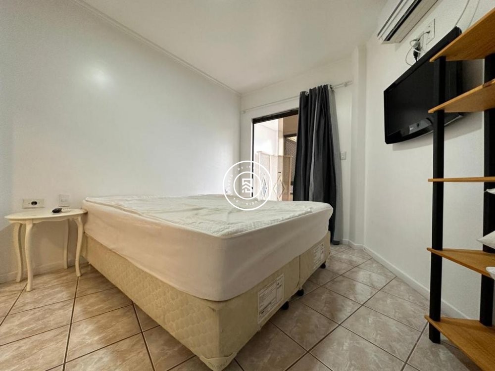 Cobertura em Meia Praia, 04 quartos