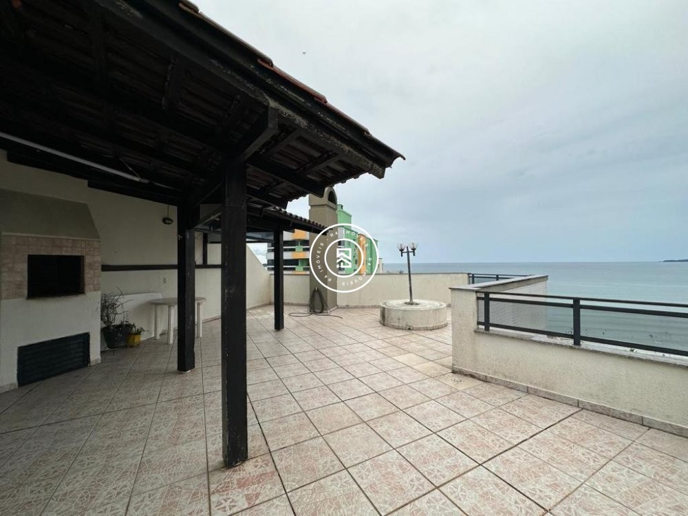 Cobertura em Meia Praia, 04 quartos