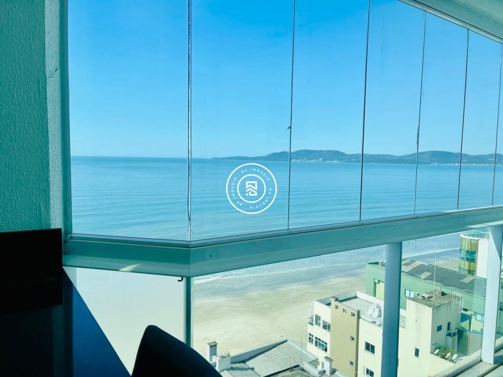 Apartamento Vista mar em Meia Praia, 03 suites