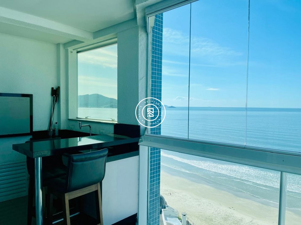 Apartamento Vista mar em Meia Praia, 03 suites