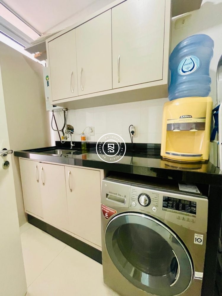 Apartamento Vista mar em Meia Praia, 03 suites