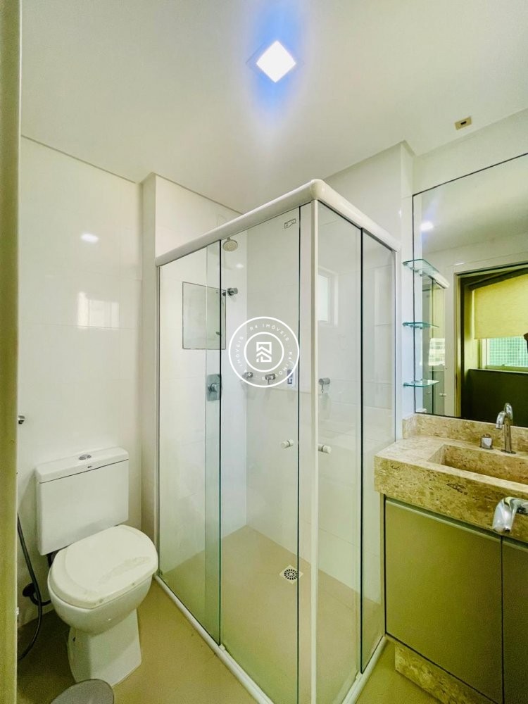 Apartamento Vista mar em Meia Praia, 03 suites