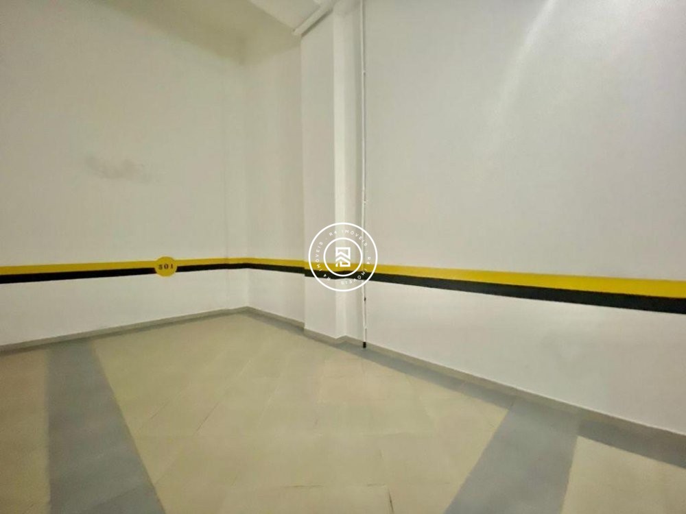 Apartamento quadra mar, 04 quartos, Meia Praia