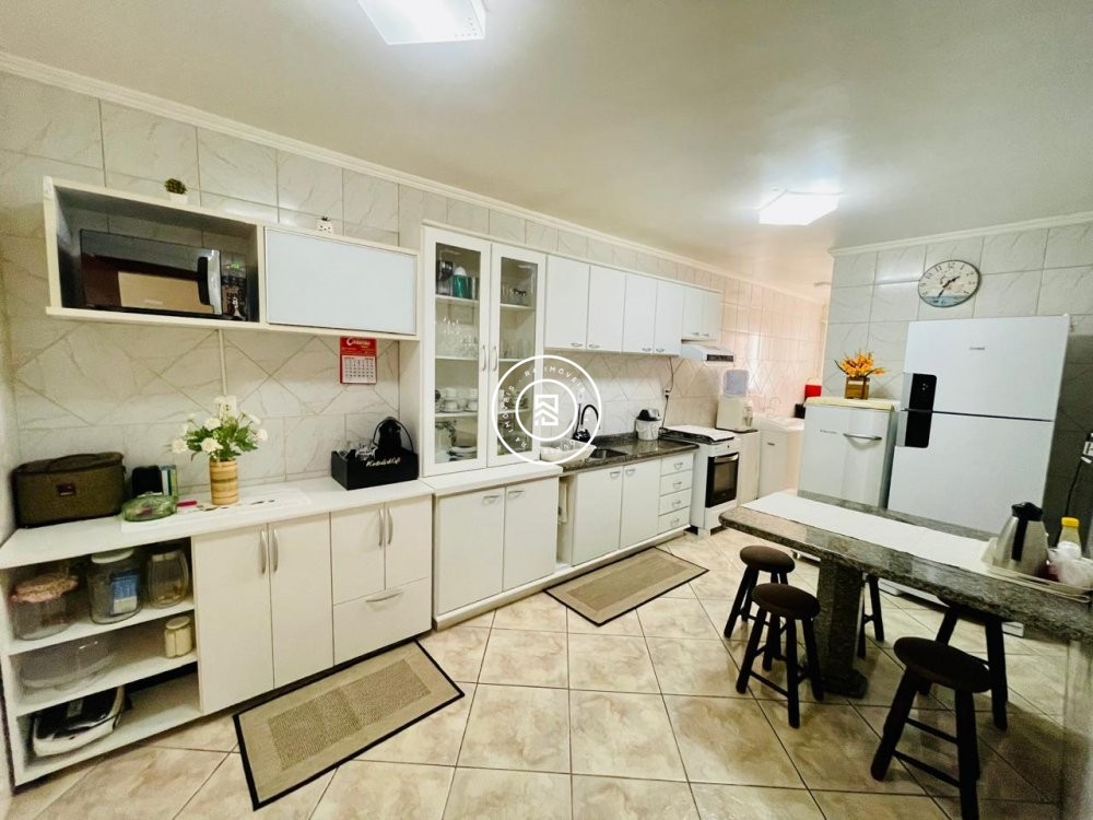 Apartamento 03 quartos, em Meia Praia