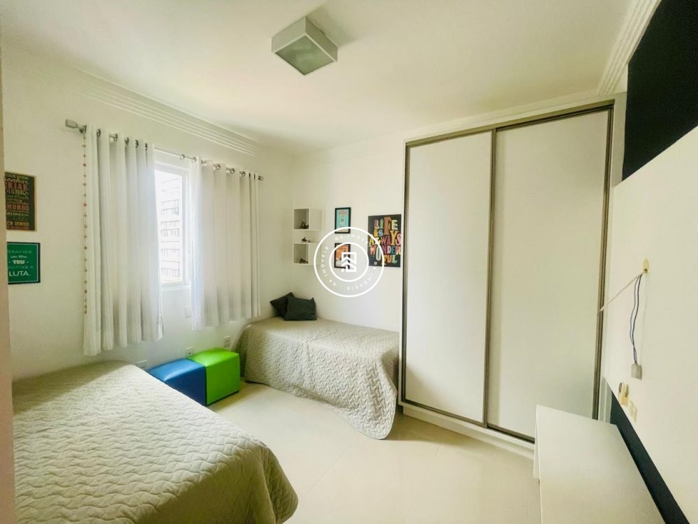 Apartamento Quadra mar, 03 suites, 02 vagas, Meia 