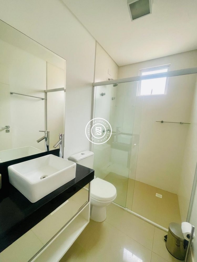 Apartamento Quadra mar, 03 suites, 02 vagas, Meia 