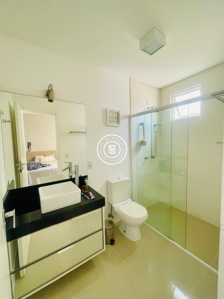 Apartamento Quadra mar, 03 suites, 02 vagas, Meia 