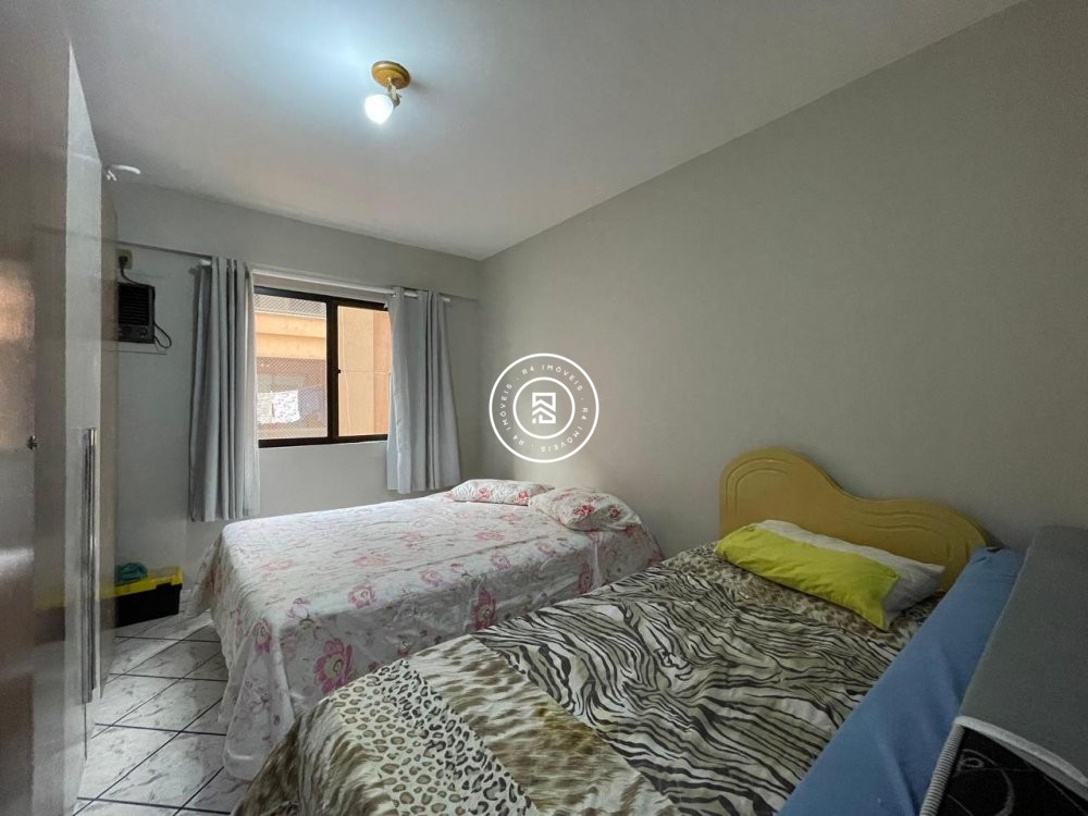 Apartamento 100 metros do mar, 03 quartos, Meia Pr