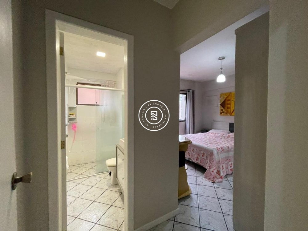 Apartamento 100 metros do mar, 03 quartos, Meia Pr