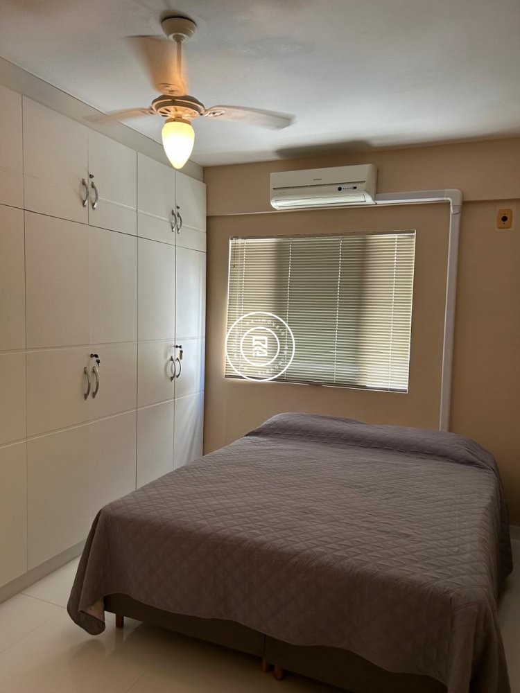 Apartamento 100 metros do mar, 03 quartos, Meia Pr