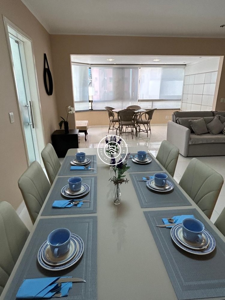 Apartamento 100 metros do mar, 03 quartos, Meia Pr