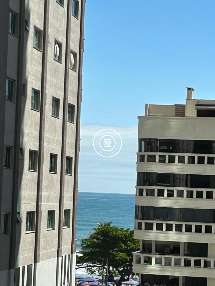 Apartamento 100 metros do mar, 03 quartos, Meia Pr