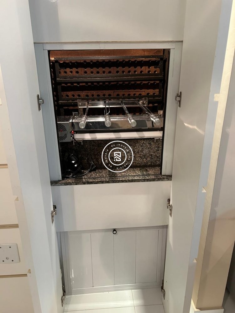 Apartamento 100 metros do mar, 03 quartos, Meia Pr