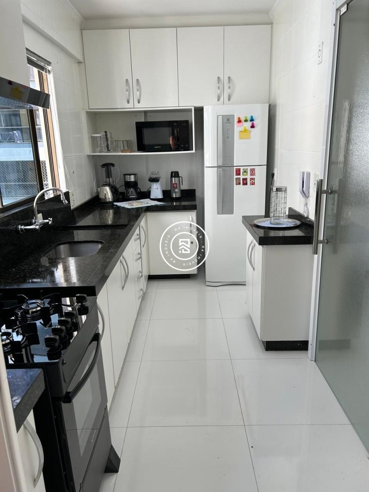 Apartamento 100 metros do mar, 03 quartos, Meia Pr