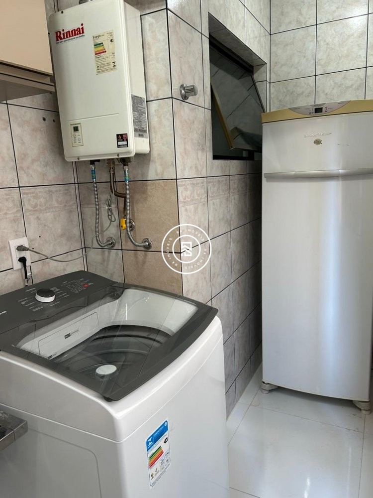 Apartamento 100 metros do mar, 03 quartos, Meia Pr