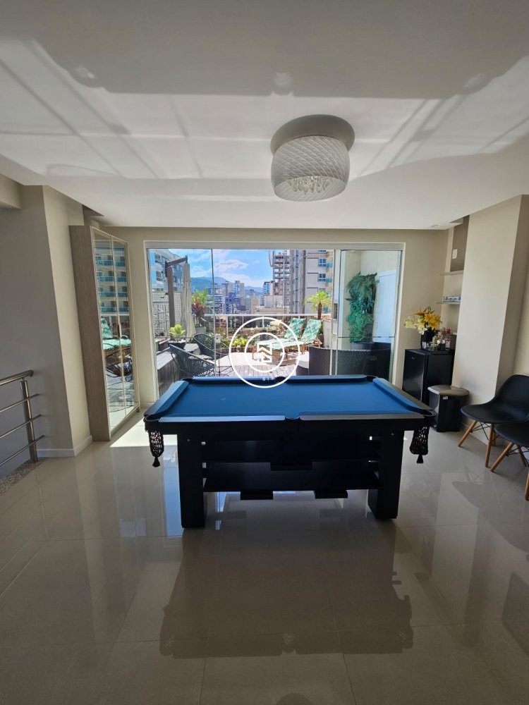 Cobertura duplex na Meia Praia