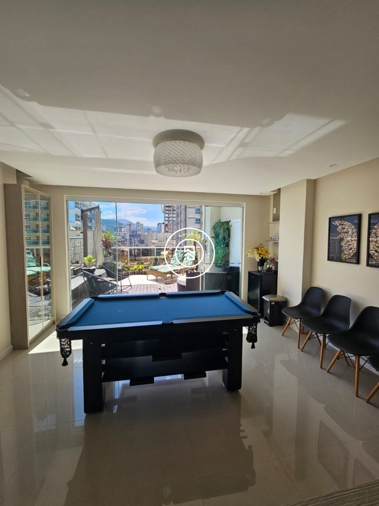 Cobertura duplex na Meia Praia